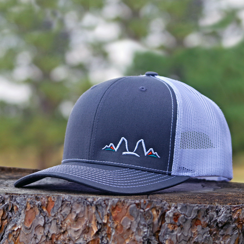 Mutts and Mountains Trucker – MuttRuk